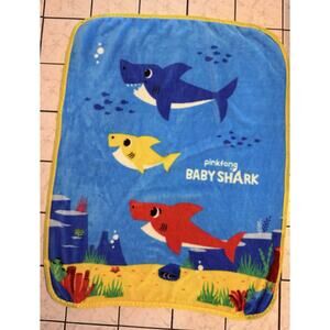 Nickelodeon Pinkfong BABY SHARK Soft Fleece Toddler Blanket 44”x38” Blue Yellow